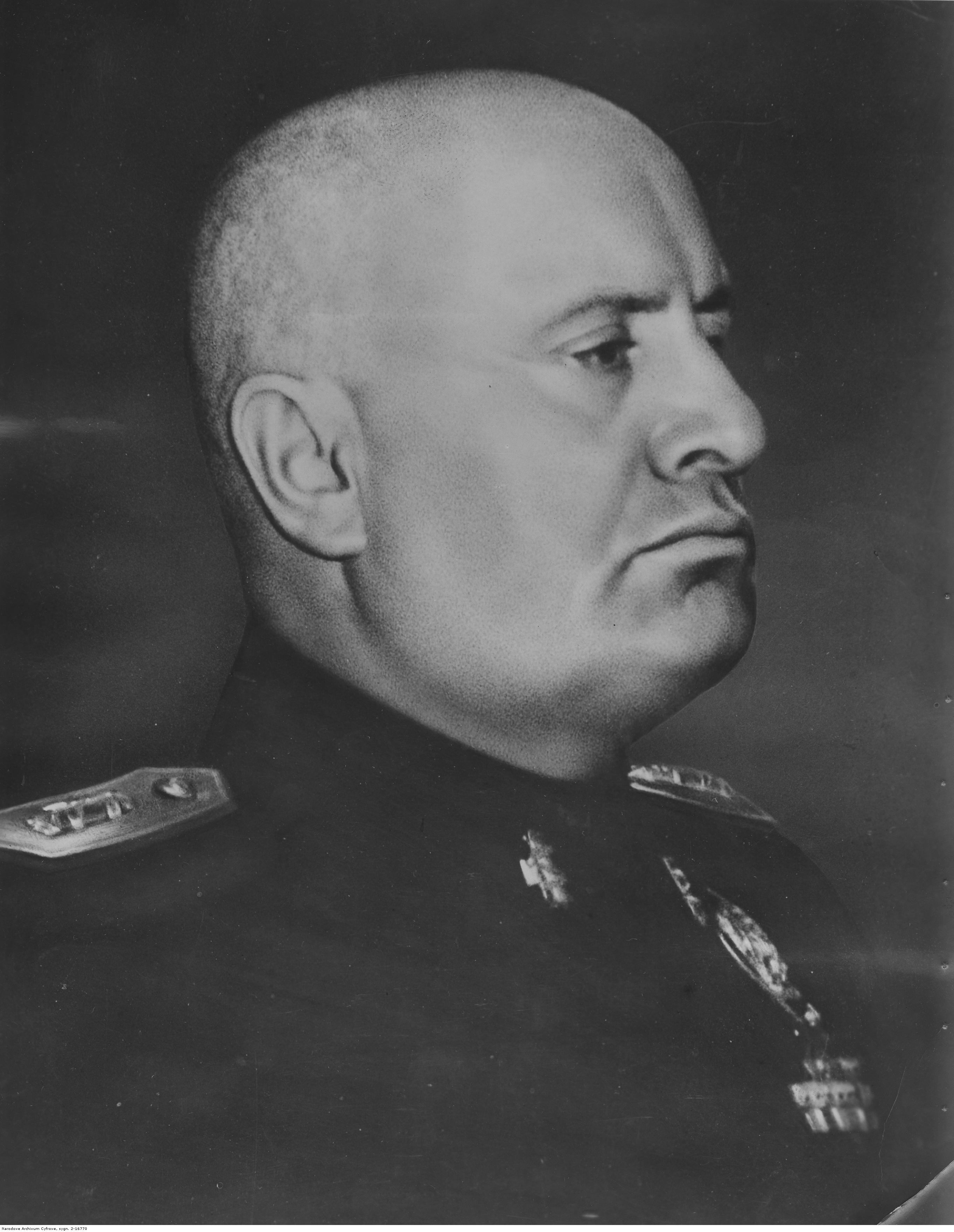 File:Benito Mussolini portrait as dictator (retouched).jpg - Wikimedia ...
